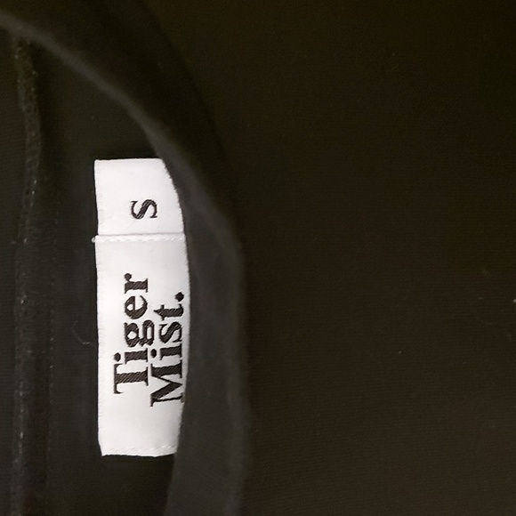 Tiger Mist Keyhole Top/ Bodycon/ Black/ Size S/Sexy/Cropped - Picture 3 of 5